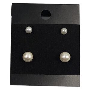 5/15 NWT 2 pair of pearls style earrings